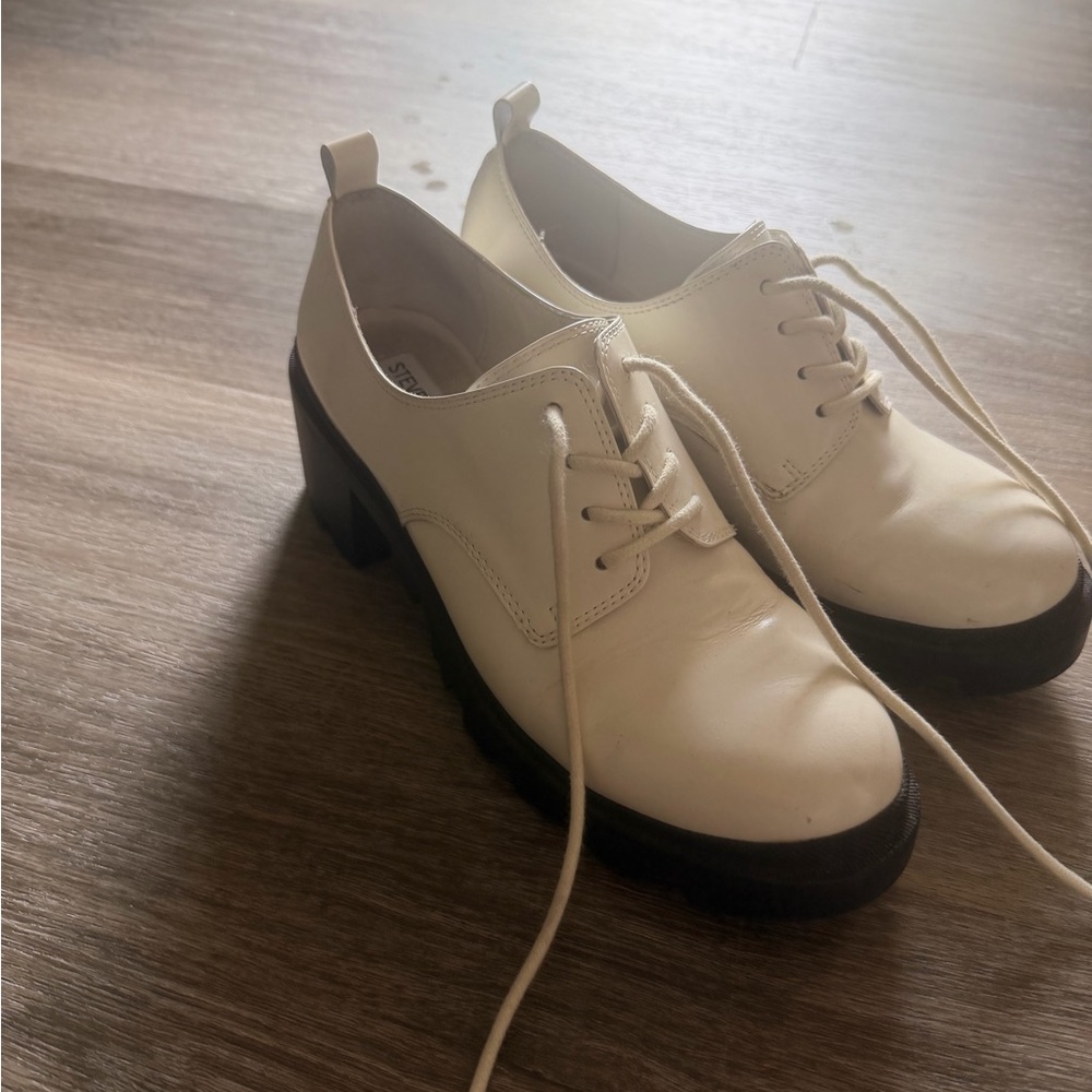 Steve Madden Cream Lace-Up Derby Shoes with Black Soles
